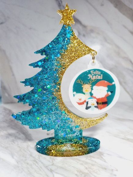 Vista 2 de Árbol de Navidad Personalizado en Resina Epoxi – Diseño con Fotos Vista 2 de Árbol de Navidad Personalizado en Resina Epoxi – Diseño con Fotos