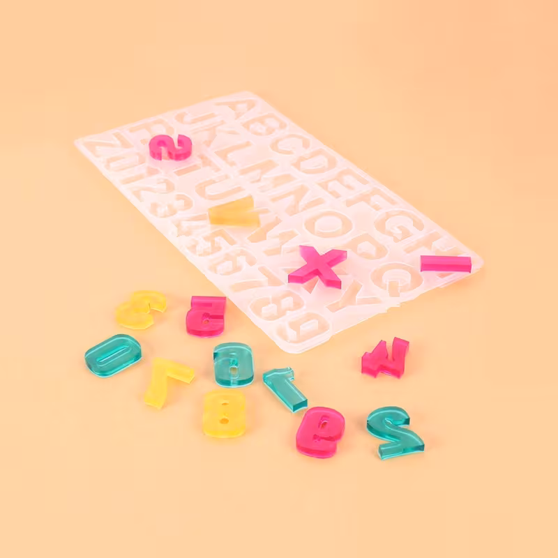 Imagen 2 de Llaveros Personalizados con Letras y Números en Resina Epoxi